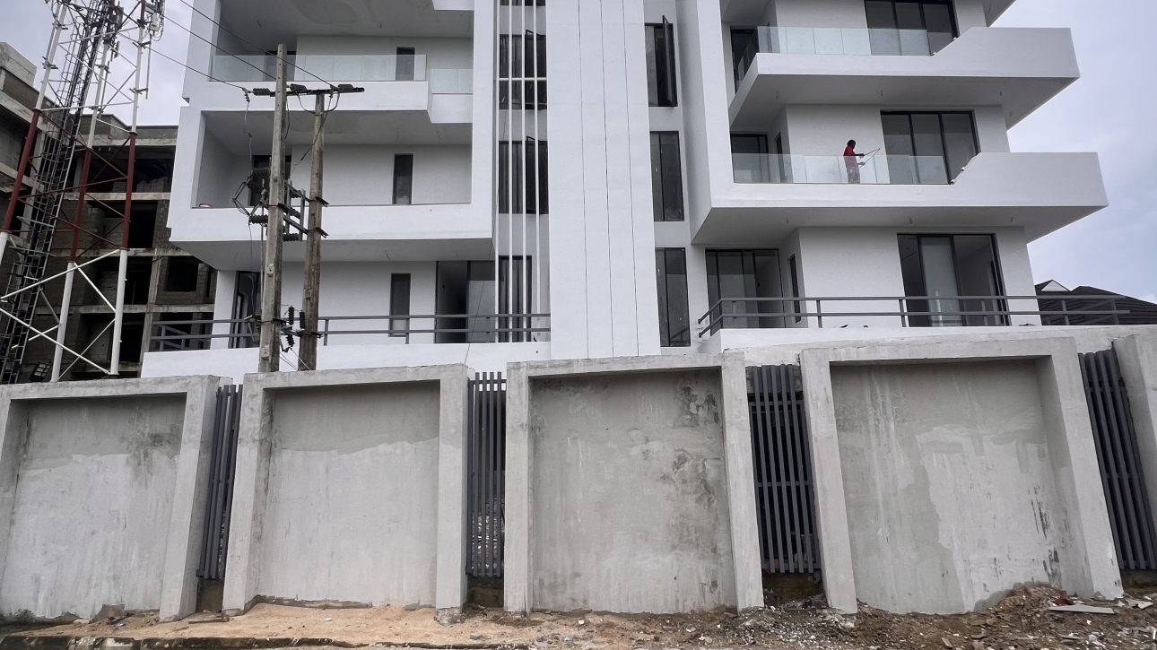 LUXURY 3 BEDROOM PENT FLAT
