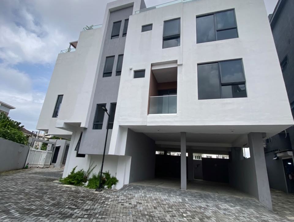4 BEDROOM MAISONETTE WITH 1 ROOM BQ