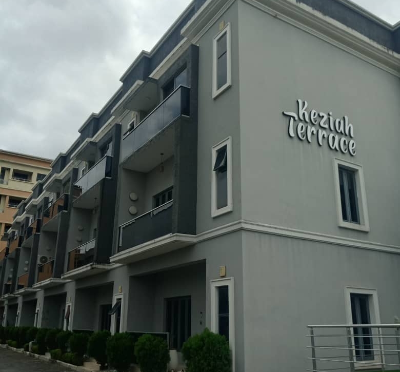 4 bedroom terrace with 1 room bq